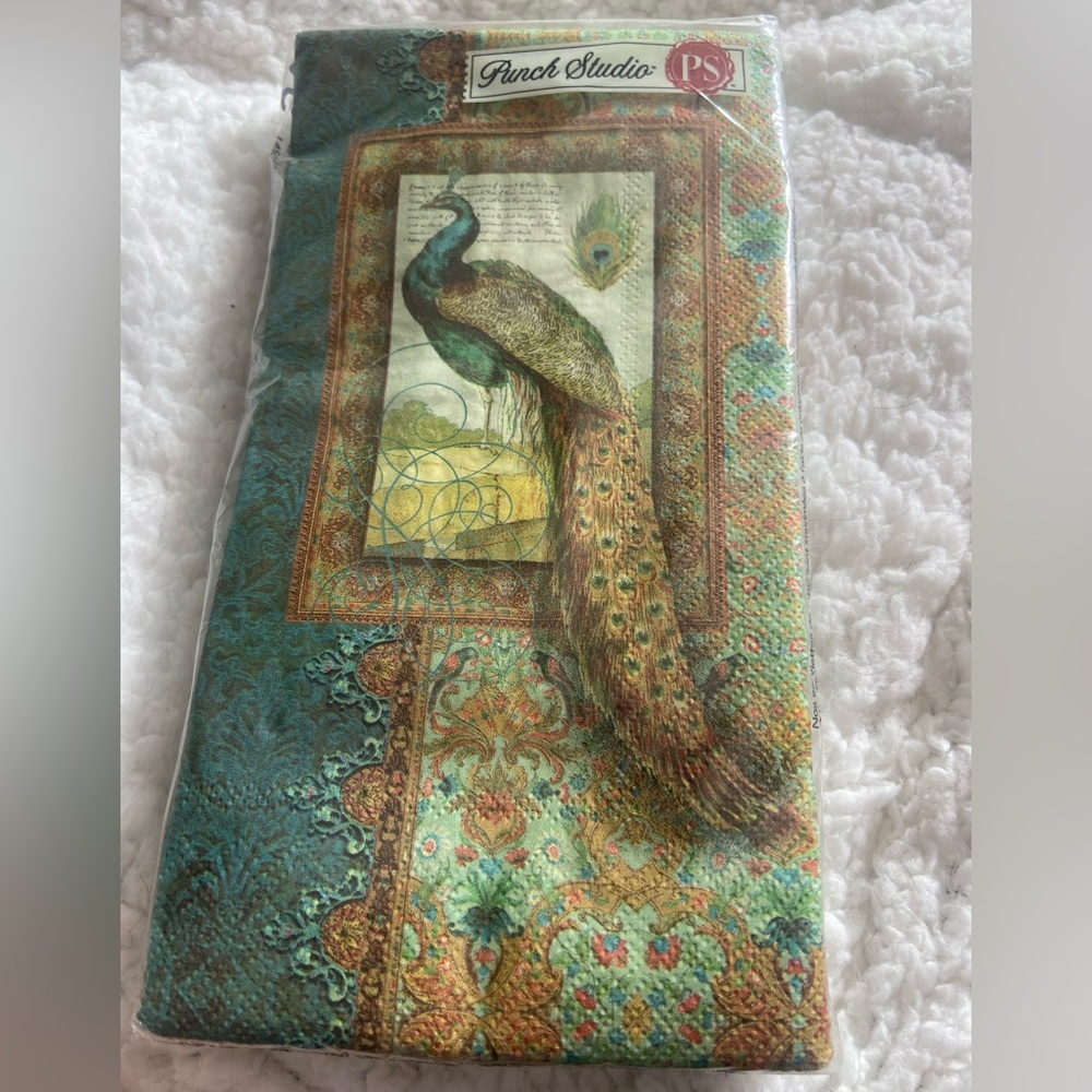 Punch Studio NWT set of 16 Peacock paper guest towels.
